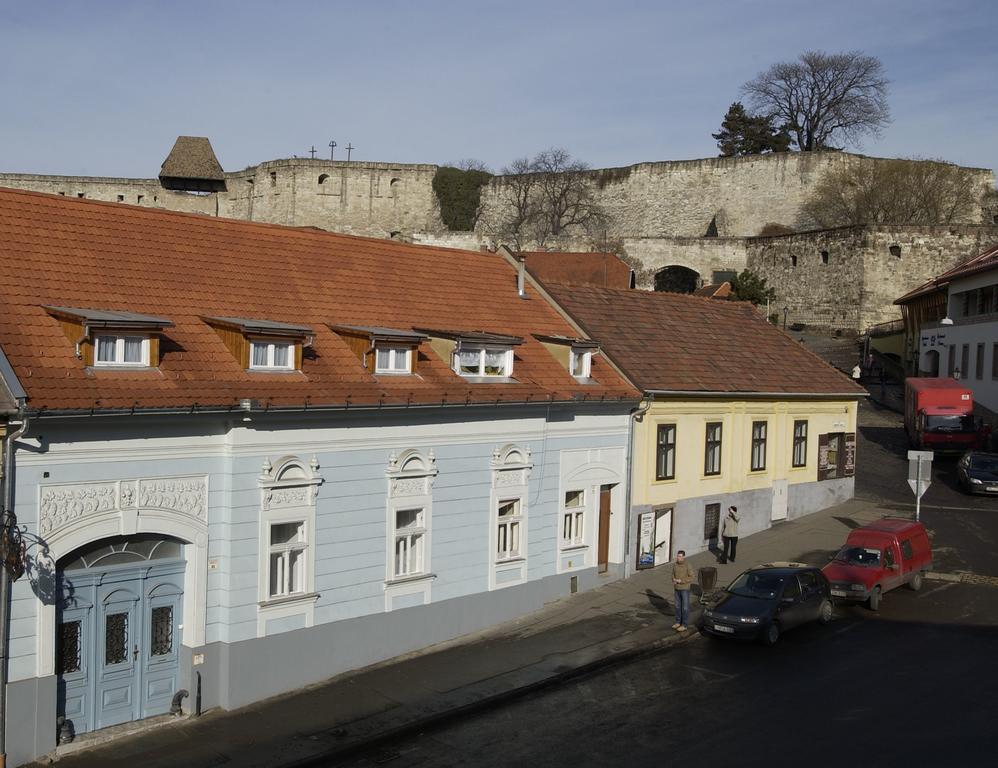 Varkapu Panzio Eger Buitenkant foto